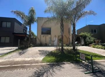 Casa · 264m² · 4 Ambientes · 2 Cocheras · Venta Casa 4 Ambientes Barrio Cerrado Pilar
