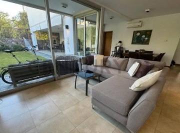 Casa · 180m² · 3 Dormitorios · 3 Cocheras · Casa Moderna Barrio Dalvian