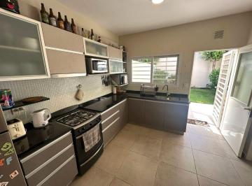 Casa de 4 ambientes, Vicente López · Dúplex 4 Ambientes en Olivos - Suite, Escritorio y Patio - 161 m² - Doble Cochera