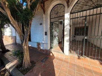 Casa · 190m² · 6 Ambientes · 1 Cochera · Vendo Casa Córdoba 6 Ambientes, 4 Baños. Quincho, Asador, Cochera. B° Gral. Pueyrredón