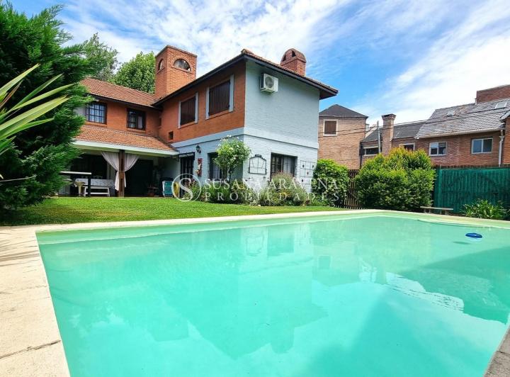 Casa · 176m² · 7 Ambientes · 2 Cocheras