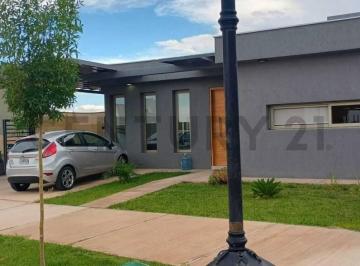Casa · 150m² · 3 Ambientes · 2 Cocheras · Se Vende Casa en La Bastilla – Barrio Privado