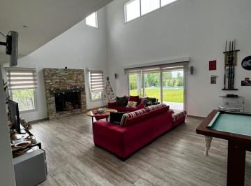 Casa · 350m² · 6 Ambientes · Casa en Alquiler - 5 Dorm. 3 Baños - San Vicente