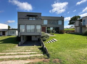 Casa · 210m² · 5 Ambientes · 2 Cocheras · Casa en Venta - 4 Dorm. 4 Baños - Pinamar