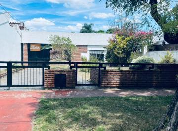 Casa · 162m² · 7 Ambientes · 4 Cocheras · Casa en Venta Barrio Alberdi 3 Dorm.