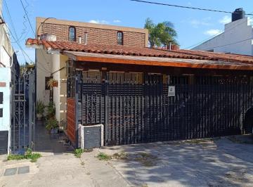 Casa · 110m² · 5 Ambientes · 1 Cochera · Casa en Tiro Suizo