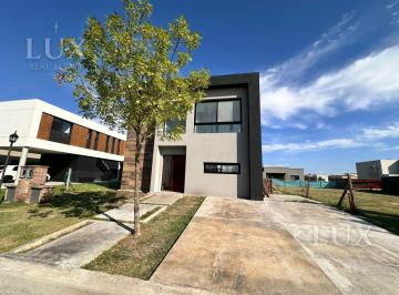 Casa · 149m² · 4 Ambientes · 2 Cocheras · Casa en Venta