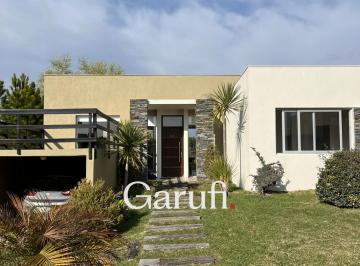 Casa · 148m² · 4 Ambientes · 1 Cochera · Casa en Venta Financiada en Costa Esmeralda Barrio Residencial 1 con Pileta