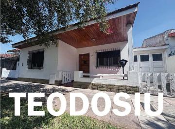 Casa de 4 ambientes, Lanús · Casa 3 Ambientes con Fondo // Apto Crédito