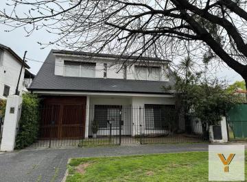 Casa · 200m² · 5 Ambientes · 2 Cocheras · Casa en Venta - 4 Dorm. 2 Baños - Cochera - 300 m² - Merlo