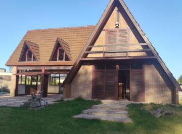 Quinta vacacional · 189m² · 5 Ambientes · 4 Cocheras · Venta - Casa Alpina en Francisco Álvarez