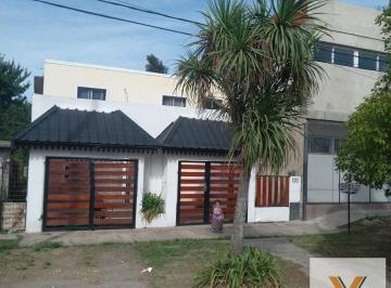 Casa · 200m² · 4 Ambientes · 2 Cocheras · Casa en Venta - 3 Dorm. 2 Baños - 500 m² - Alejandro Korn