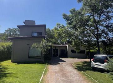 Casa de 6 ambientes, Escobar · Casa con 5 Dorm. en 1621 m² en Venta, Loma Verde