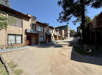 Casa · 110m² · 5 Ambientes · 2 Cocheras · Housing en Recta Martinolli 3 Dorm., 2 Baños, Pileta de Uso Común Apto Credito