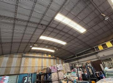 Bodega-Galpón · 900m² · 8 Cocheras · Galpón en Venta en La Plata