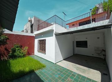 Casa · 130m² · 5 Ambientes · Casa de 3 Dorm. con Patio y Terraza en Refinerias