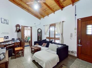 Casa · 280m² · 4 Ambientes · 1 Cochera · Casa - 3 Dorm. - Lote Propio de 15 X 42 - Parque con Pileta - Quincho - Tolasa - La Plata