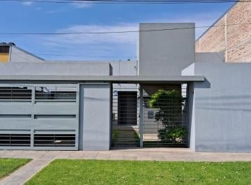 Casa · 102m² · 2 Dormitorios · 1 Cochera · Casa en Recreo