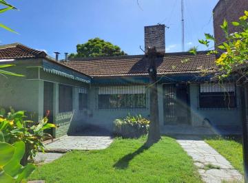 Casa de 2 ambientes, Morón · Casa 2 Ambientes con Jardin y Cochera en Castelar