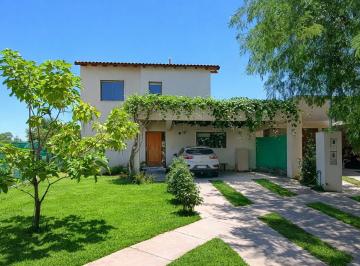 FACHADA CON DOS COCHERAS · Casa en Barrio Rincón de Drummond