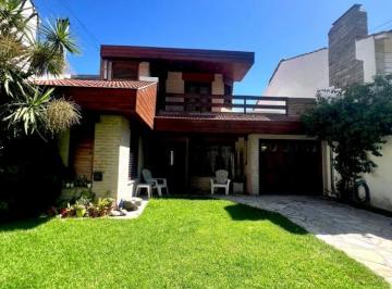 Casa · 148m² · 4 Ambientes · 2 Cocheras · Venta Playa Grande ¡Mejor Zona de Mdp Se Encuentra Este Chalet con Parque ¡Detalles en Desc