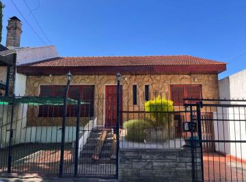 Casa de 4 ambientes, Morón · Chalet 4 Ambientes con Jardin en Castelar