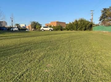 Terreno · 902m² · Terreno en Venta en Country del Pilar, Av Solano Vera 2800
