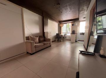 LOR-LOR-2033_2 · 1 Amb. - Impecable - Patio - Muy Luminoso.