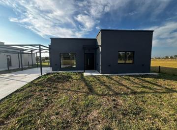 Casa · 134m² · 4 Ambientes · 4 Cocheras · Venta Casa a Estrenar en Canning, Barrio Cerrado Belleville