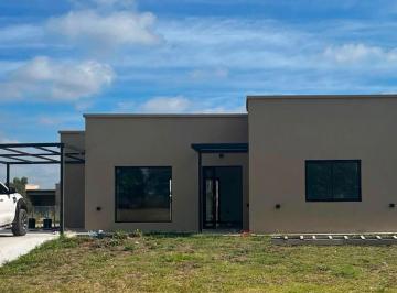 Casa · 134m² · 4 Ambientes · 4 Cocheras · Venta Casa a Estrenar en Canning, Barrio Cerrado Belleville