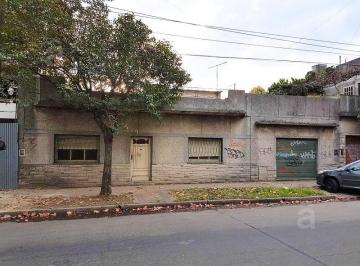 Terreno · 105m² · 3 Ambientes · 1 Cochera · Lote en Venta en Villa Ballester de 15 X 9 m. - Casa de 3 Ambientes a Refaccionar.