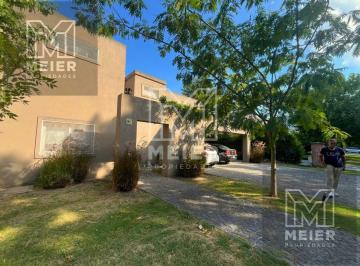 Casa · 240m² · 5 Ambientes · 6 Cocheras · Venta Casa a La Laguna en La Comarca Corredor Bancalari