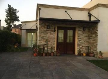 Casa de 4 ambientes, San Miguel · Casa en Venta C/ Cochera en Bella Vista - La Araucaria