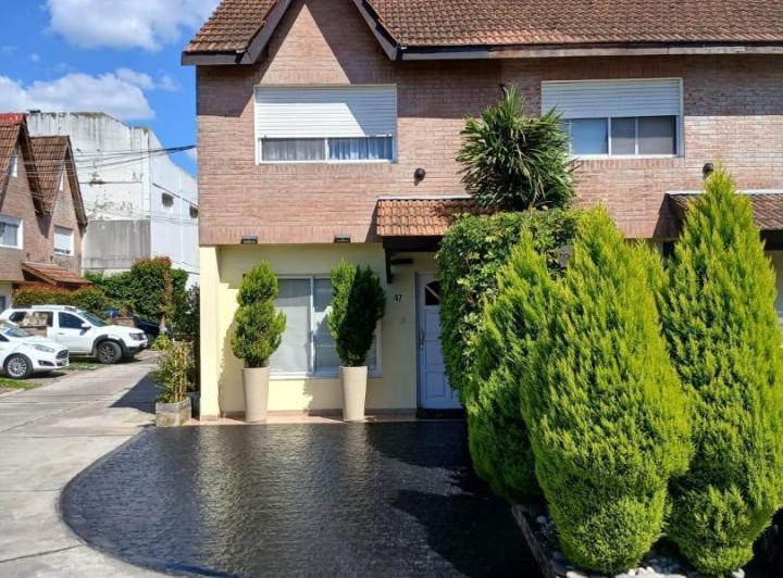 Casa · 98m² · 4 Ambientes · 1 Cochera