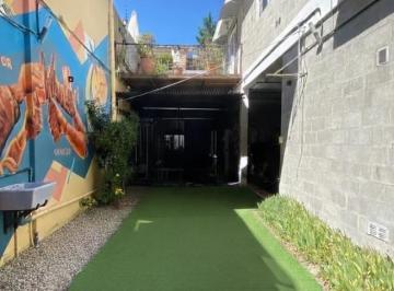 Bodega-Galpón · 32m² · 2 Ambientes · 2 Cocheras · Alquiler de Local / Galpón 122 m² Versátil en Devoto
