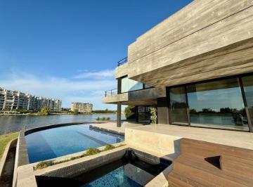 Casa · 537m² · 5 Ambientes · 4 Cocheras · Casa en Alquiler 4 Dorm. en Suite Al Agua en El Barrio El Golf Nordeta