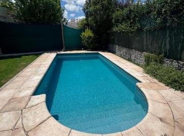 Casa · 250m² · 8 Ambientes · 1 Cochera · Alquilo Casa Amoblada Bario Privado Categoria Usd 1800