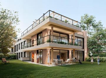 Departamento de 5 ambientes, Uruguay · Venta de Apartamento de 4 Dorm. en Suite con Gran Jardín en Carrasco Sur