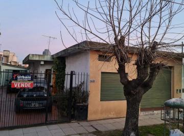 Casa de 3 ambientes, José C Paz · Casa con Local en Frente, con Espacio de Cochera y Patio
