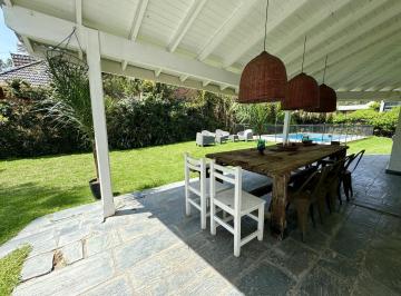 Casa · 250m² · 5 Ambientes · 3 Cocheras · Casa en Venta - Lote y Medio Central - Miraflores Country Club