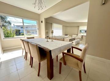 Casa · 200m² · 5 Ambientes · 2 Cocheras · Casa Venta Moderna - un Lote Central - Miraflores C. C.