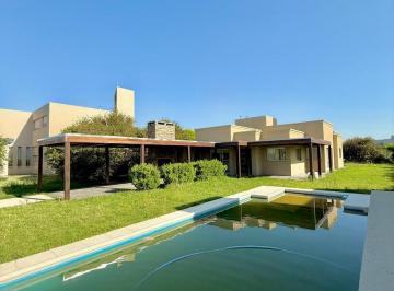 Casa · 256m² · 7 Ambientes · Casa Oportunidad en Puerto Roldan