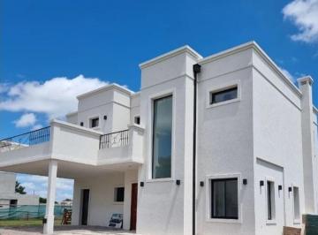 Casa en Venta de 6 ambientes Guillermo Hudson · Casa en Venta en Greenville Polo & Resort
