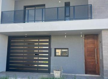Casa de 4 ambientes, Córdoba · Excelente Duplex en Venta en San Ignacio Village con Renta Garantizada