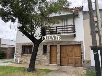 Casa · 272m² · 5 Ambientes · 2 Cocheras · Casa - Banfield Oeste