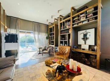 Casa · 400m² · 6 Ambientes · 2 Cocheras · Venta - Casa Premium en Estancia Q2 - Apta Crédito