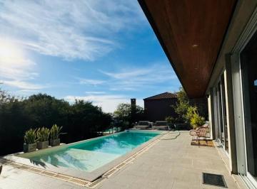 Casa · 400m² · 6 Ambientes · 2 Cocheras · Venta - Casa Premium en Estancia Q2 - Apta Crédito