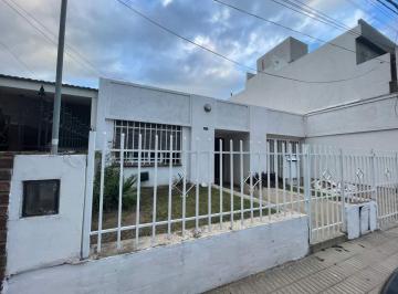 Casa · 139m² · 4 Ambientes · 2 Cocheras · Casa en Venta - 3 Dorm. 2 Baños - 272 m² - Cordoba