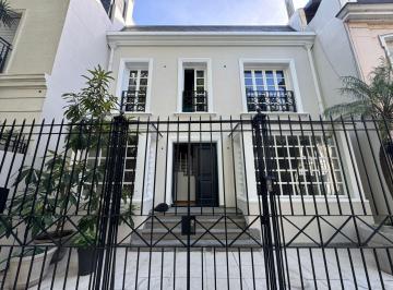 Casa · 210m² · 5 Ambientes · Casa en Barrio Parque