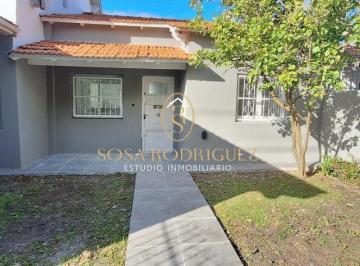 Casa · 140m² · 3 Ambientes · 1 Cochera · Casa en Parque Luro